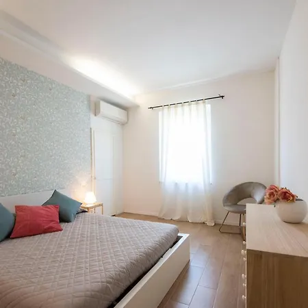 99 Via Esino * Ancona